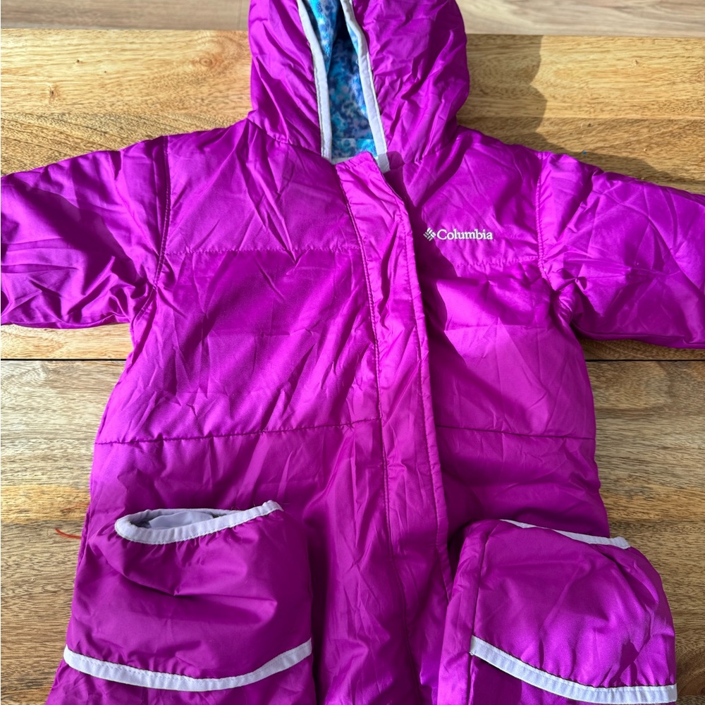 Columbia ski suit in perfect state, worn only once.
